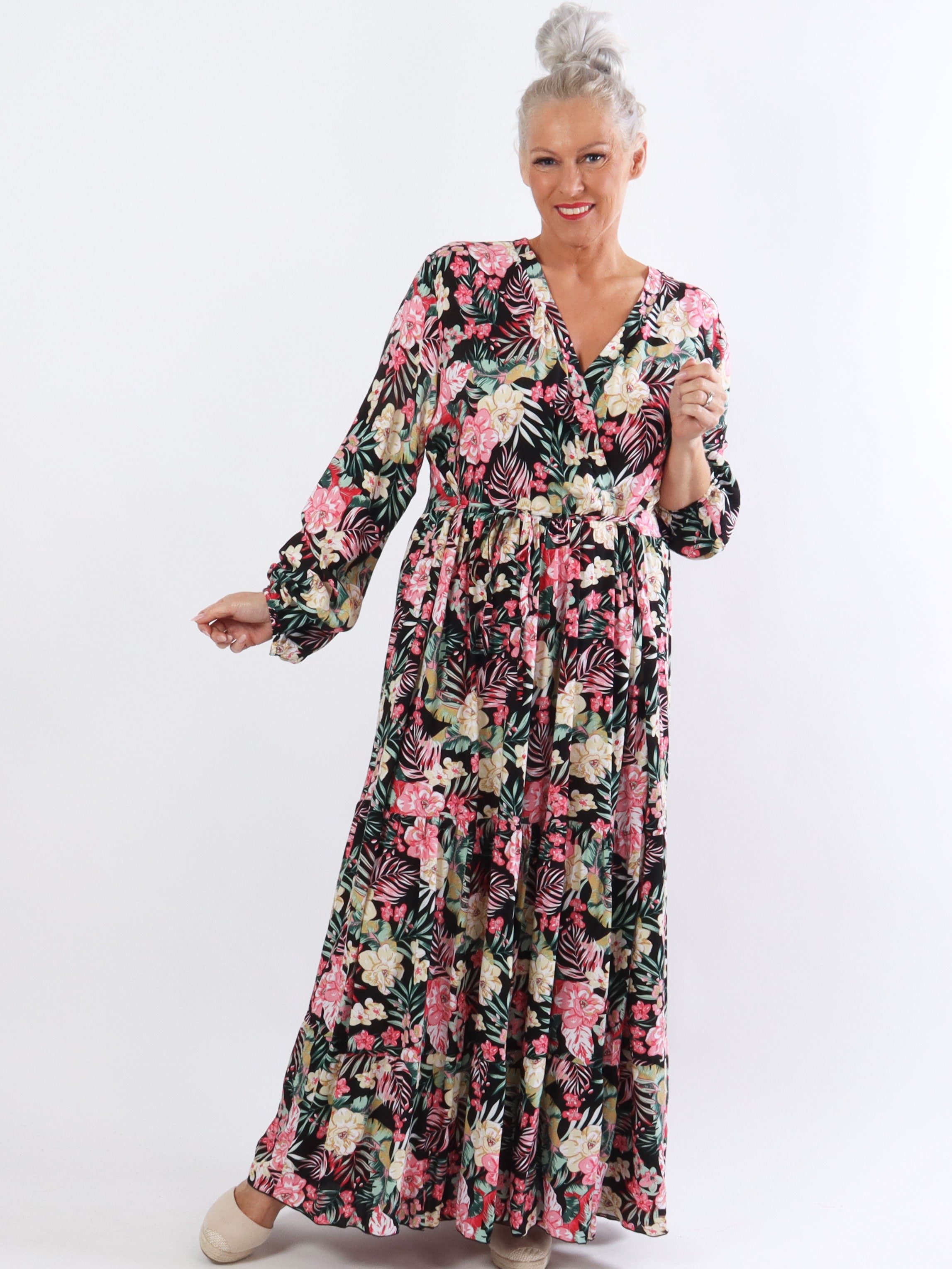 Alasca lydia - Plus size kjole i blødt stof med palmeblade og blomster